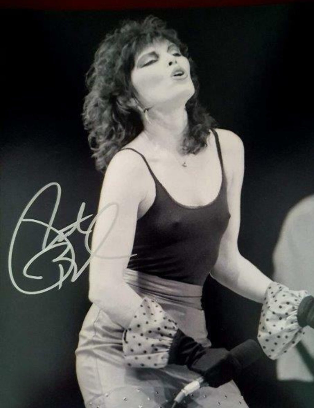 Pat Benatar signed photo vintage image singing on stage and black tank top