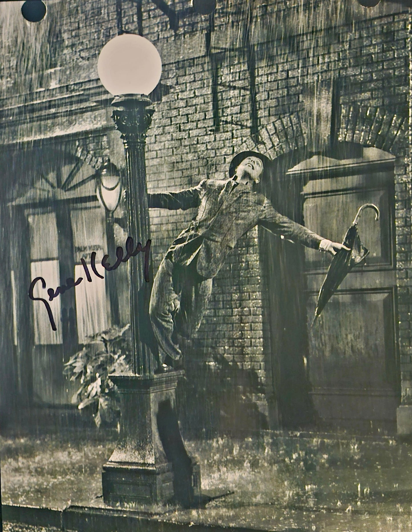 GENE KELLY signed autographed photo COA Hologram
