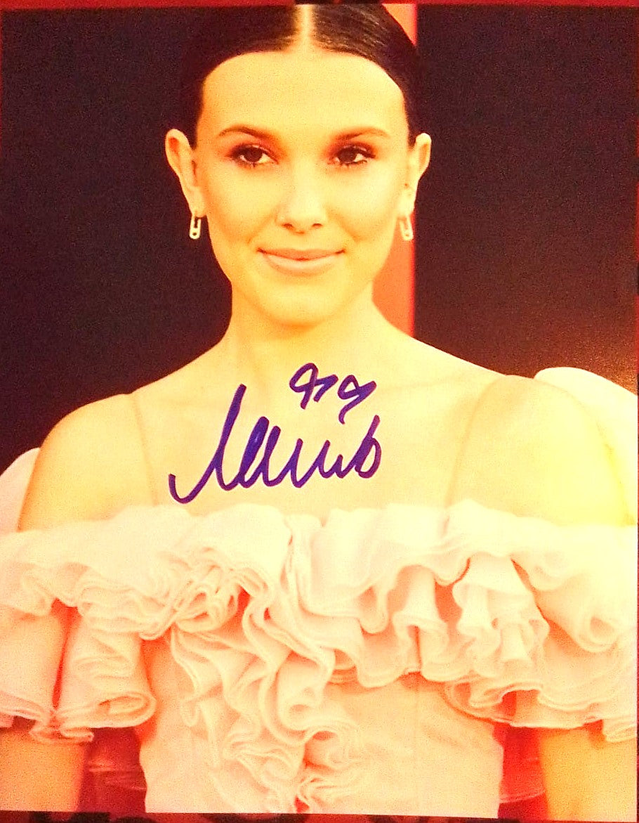 MILLIE BOBBY BROWN signed autographed photo COA Hologram Beckett Autographs