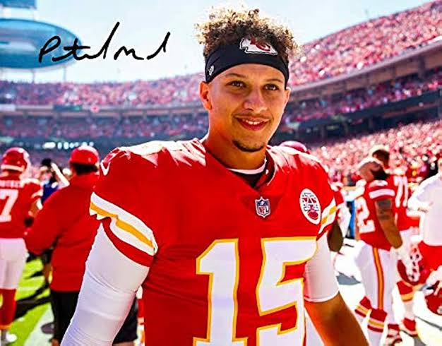 PATRICK MAHOMES signed autographed photo COA Hologram Beckett Autographs