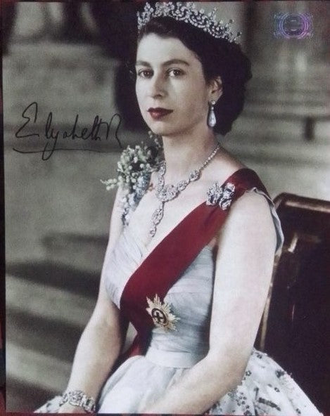 QUEEN ELIZABETH signed autographed photo COA Hologram Beckett Autographs