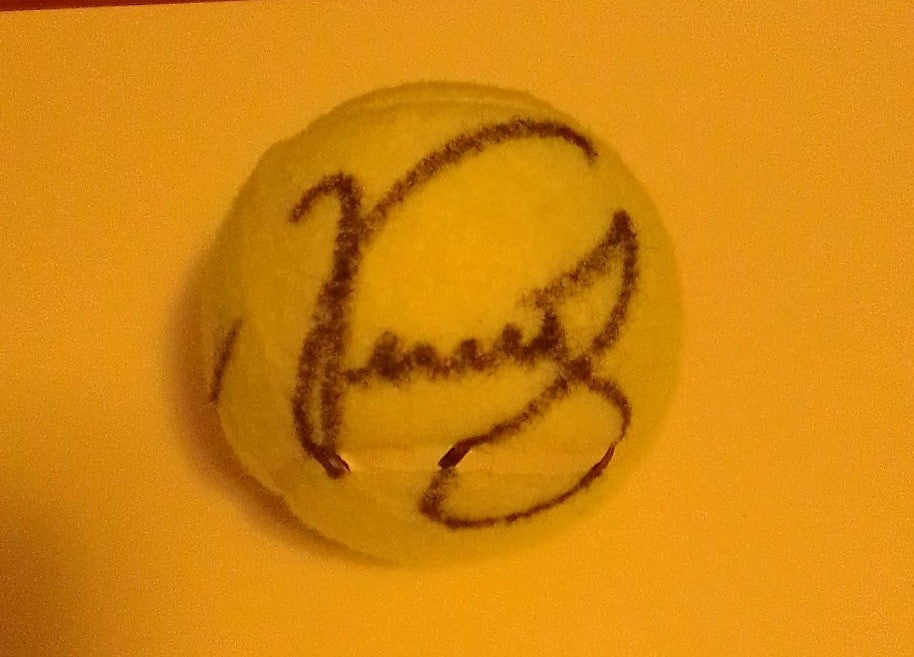 VENUS WILLIAMS SERENA WILLIAMS signed autographed tennis ball COA Hologram Beckett Autographs