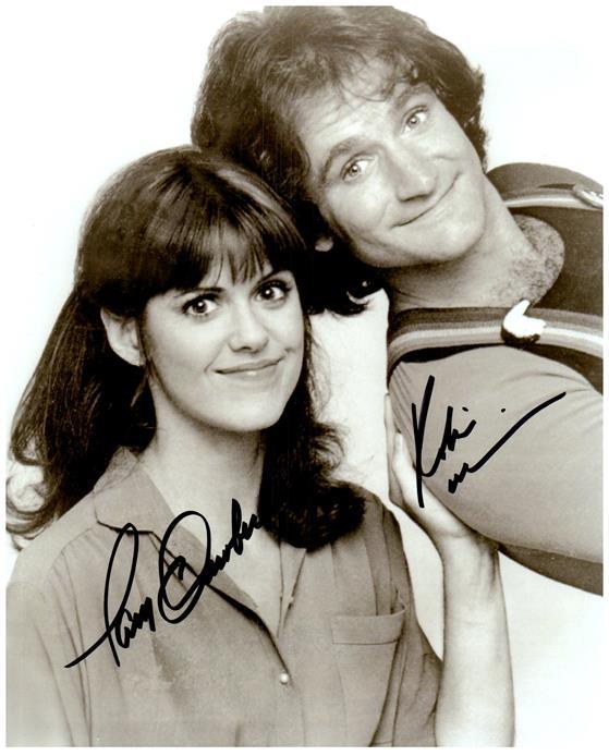 MORK AND MINDY CAST signed autographed photo COA Hologram Beckett Autographs