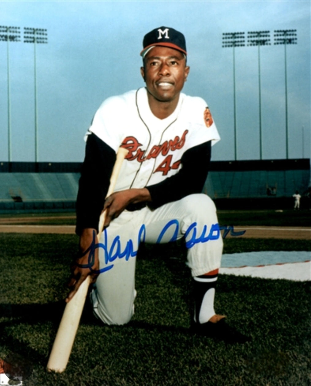 Hank Aaron vintage image signed photo with bat