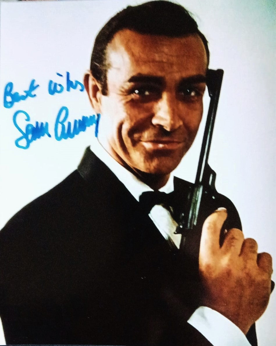 Sean Connery signed photo holding pistol Beckett autographs