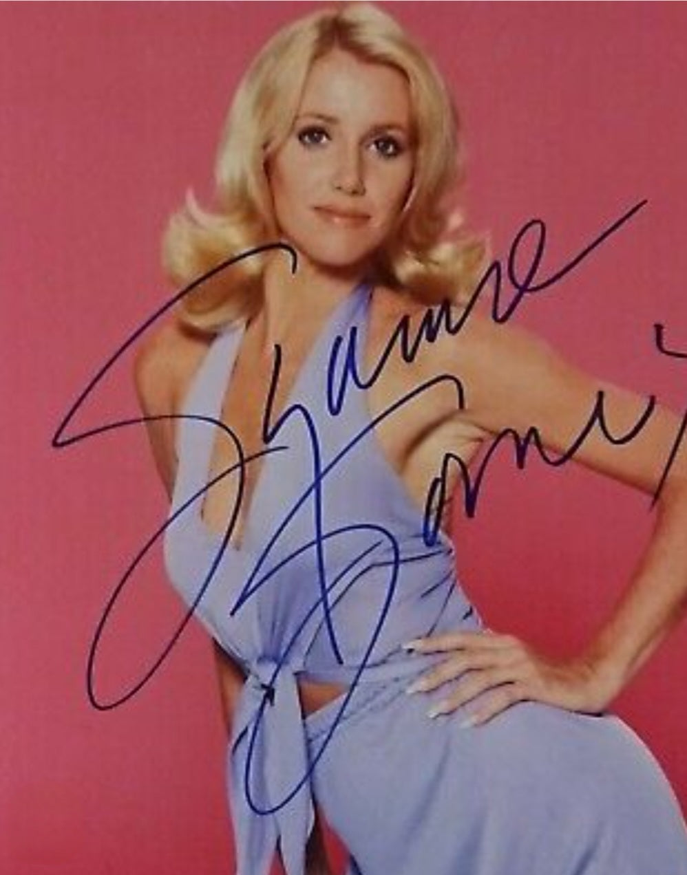 Suzanne Somers signed photo red background blue dress Beckett autographs