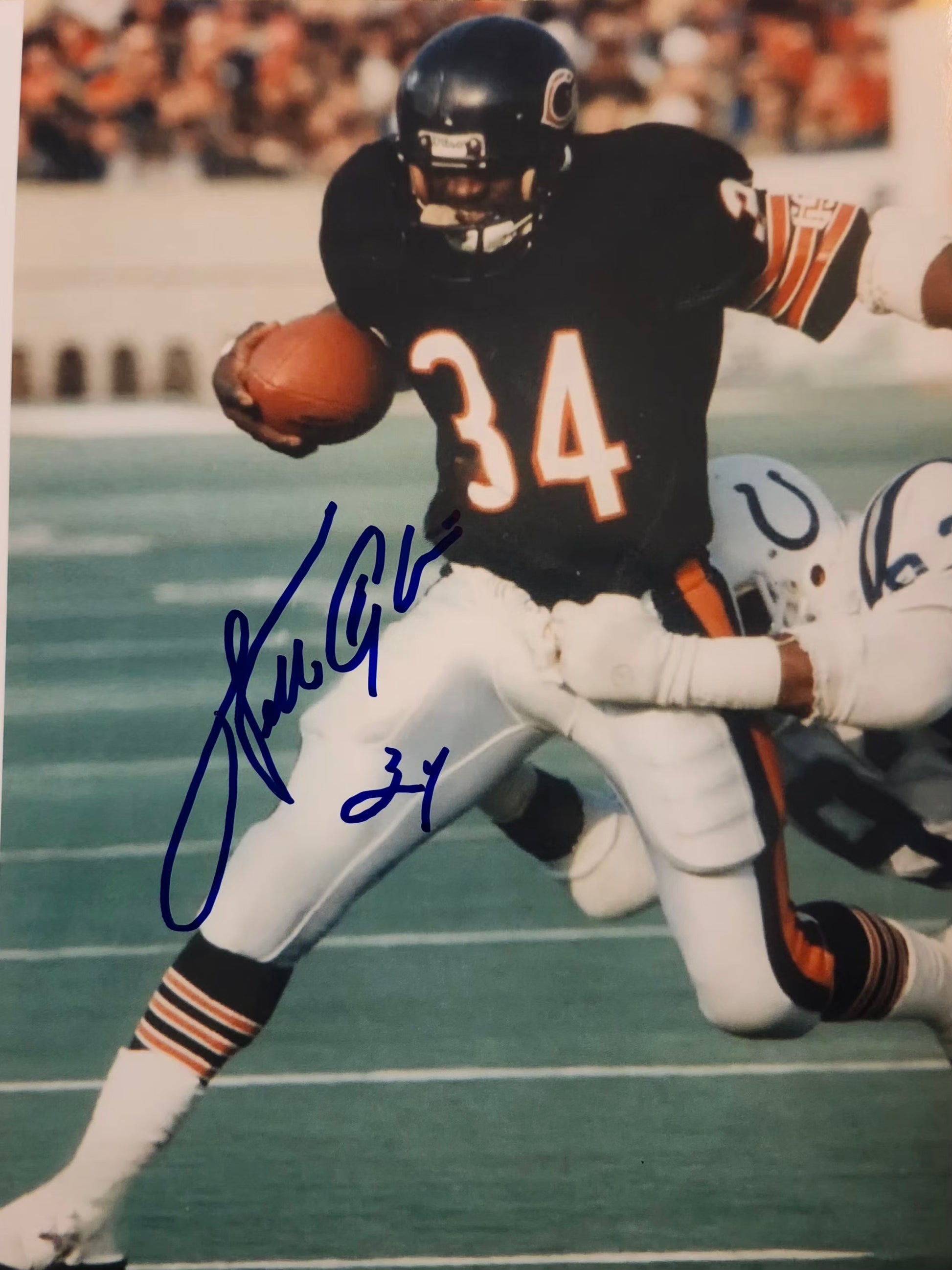 Walter Payton signed photo running back star Walter Payton signed photo running on the field with the ball