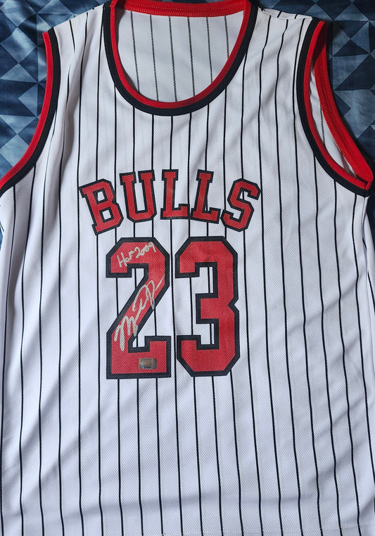 MICHAEL JORDAN Signed Bulls Jersey COA Hologram