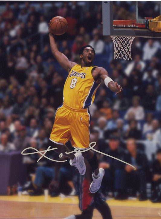 KOBE BRYANT Signed Autographed Photo the champion COA Hologram