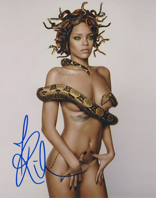 RIHANNA signed autographed photo COA Hologram Beckett Autographs