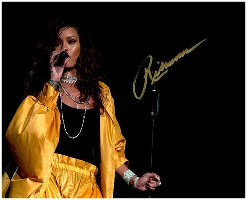 RIHANNA signed autographed photo COA Hologram Beckett Autographs
