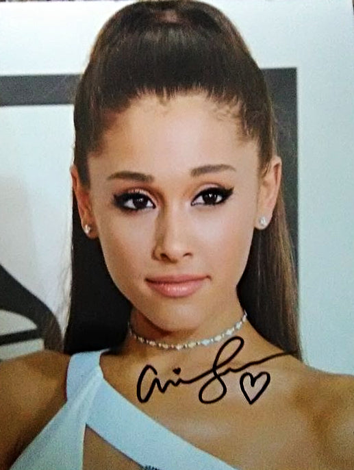 Ariana Grande signed photo close up autographed