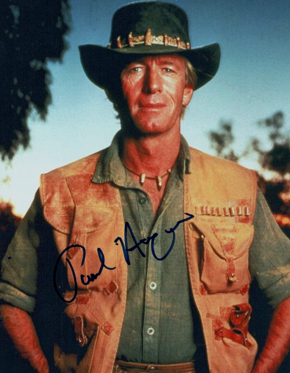 PAUL HOGAN Crocodile Dundee signed autographed photo COA Hologram Beckett Autographs