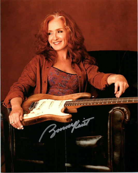 BONNIE RAITT signed autographed photo COA Hologram Beckett Autographs