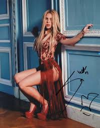 SHAKIRA signed autographed photo COA Hologram Beckett Autographs